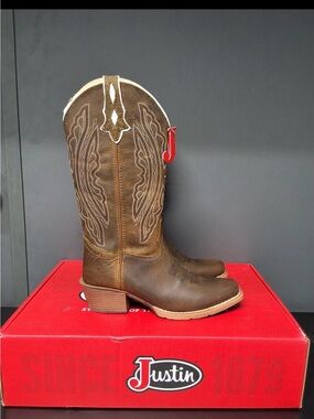 Justin Boots Brown Leather Western Cowboy Boots with Embroidered Shaft